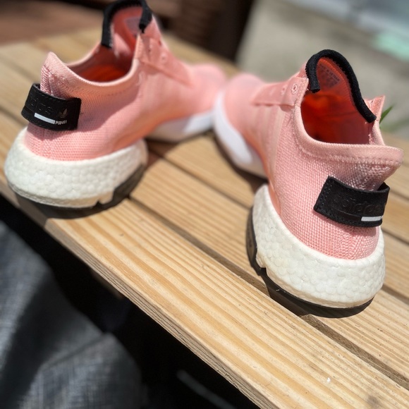 **** RARE **** Peach Colored Adidas - Picture 3 of 5